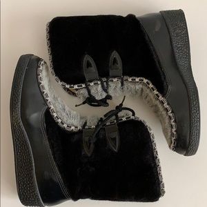 Women's Black Faux Fur Winter Boots - Cozy Lined Ankle Booties